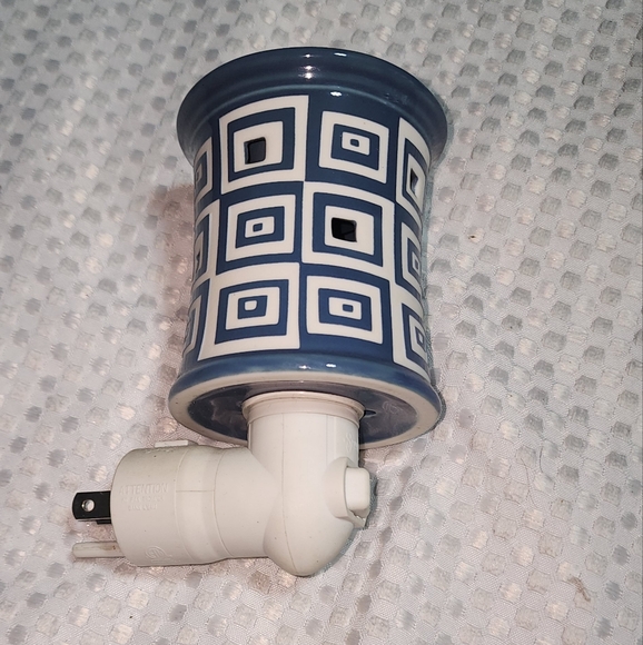 Scentsy Other - SCENTSY EUC BLUE WONKY PLUGIN DIFFUSER NIGHT LIGHT FRAGRANCE WARMER